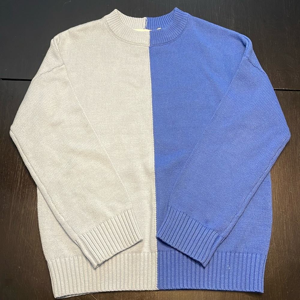 Sovere light blue darker blue sweater